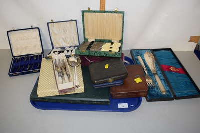 Lot 8 - Mixed Lot: Various cased and loose cutlery