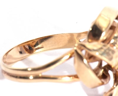 Lot 105 - Modern 9ct gold designer ring, a polished...