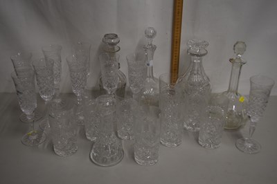 Lot 22 - Mixed Lot: Five various assorted decanters