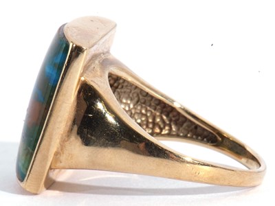 Lot 109 - Modern 9ct gold and banded agate dress ring,...