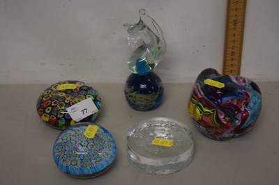 Lot 77 - Group lot of vintage paperweights, Mdina glass...