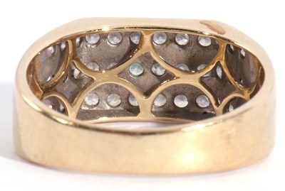 Lot 113 - Modern 9ct gold and diamond cluster ring, an...