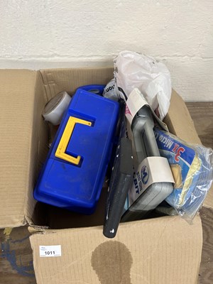 Lot 1011 - Mixed box of various garage clearance items,...