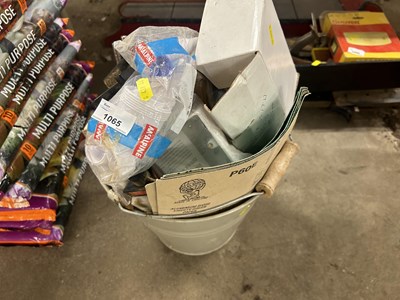 Lot 1065 - A bucket including shed clearance items,...