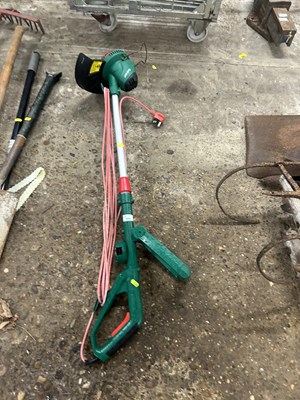 Lot 1081 - A Qualcast electric strimmer