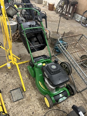 Lot 1087 - A John Deere petrol lawnmower