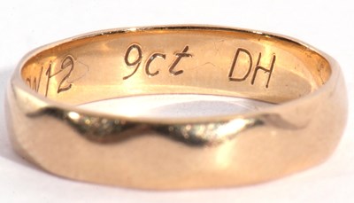 Lot 123 - 9ct stamped wedding ring, 1.9gms, size K/L