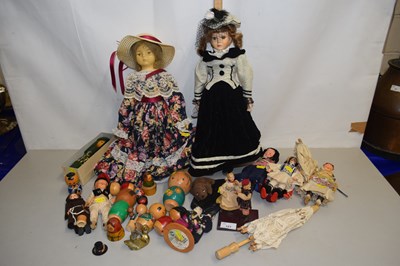 Lot 121 - Mixed Lot: Various collectors dolls