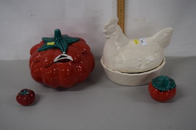 Lot 141 - Mixed Lot: Chicken shaped egg storage box and...