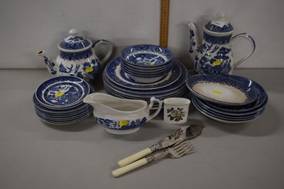 Lot 171 - Quantity of Willow pattern table wares and...