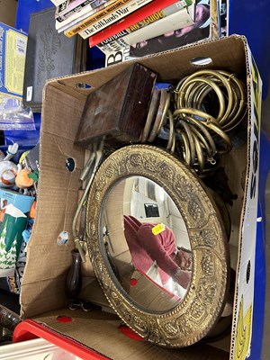 Lot 576 - Mixed Lot: Assorted metal wares, curtain rings,...