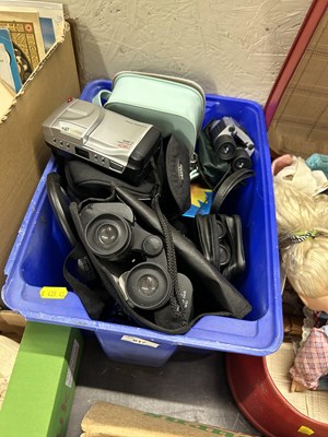 Lot 617 - Mixed Lot: Assorted binoculars and cameras