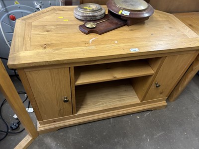 Lot 739 - Corner TV cabinet with cupboards to one side