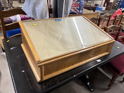 Lot 746 - A photographic light box