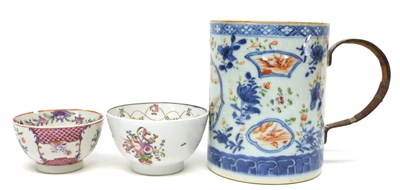 Lot 6 - 18th century Chinese export porcelain mug with...