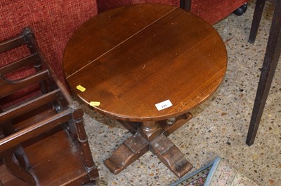 Lot 289 - Small circular oak coffee table