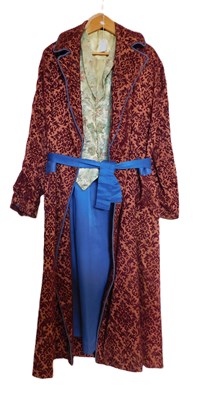 Lot 231 - A gentleman's dressing gown, in burgundy and...