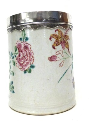 Lot 25 - 18th century Chinese porcelain tankard with...