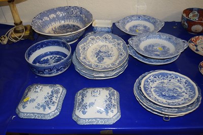 Lot 22 - A large mixed lot including various blue and...