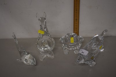 Lot 81 - Group of various small animal shaped glass...