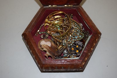 Lot 109 - Wooden jewellery box containing assorted...