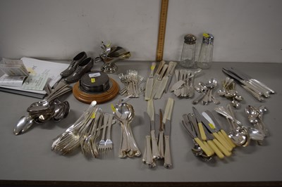 Lot 151 - Mixed Lot: Various silver plated cutlery,...