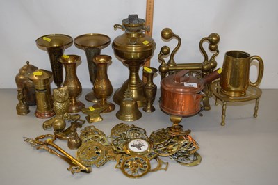 Lot 164 - Mixed Lot: Various brass and copper wares to...