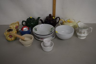 Lot 174 - Quantity of various tea wares