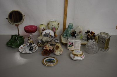 Lot 176 - Mixed Lot: Various assorted vases, shaving...