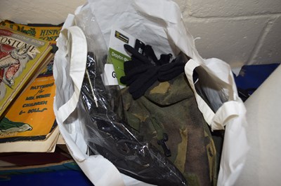 Lot 526 - Quantity of assorted army surplus