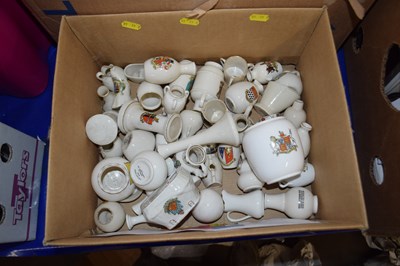 Lot 638 - Box of assorted crested wares