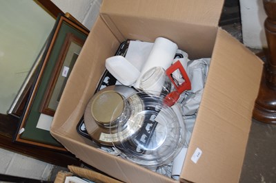 Lot 848 - Box of assorted kitchen wares