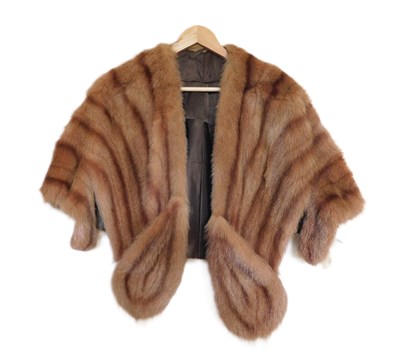 Lot 100 - A short fur cape with front pockets/hand...