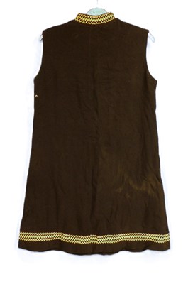 Lot 23 - A ladies mid 20th Century sleeveless shift...