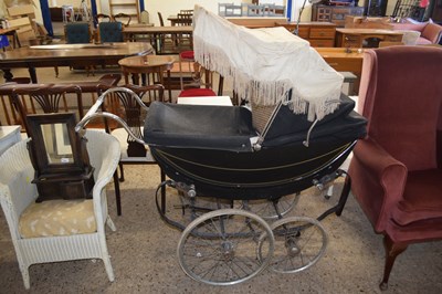 Lot 254 - A vintage pram