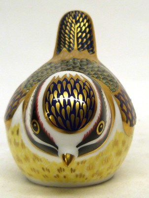 Lot 115 - Royal Crown Derby paperweight with gold...