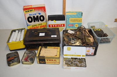 Lot 134 - A job lot of vintage keys and locks including...