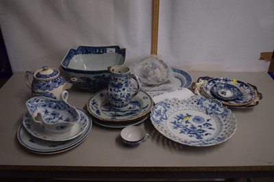 Lot 138 - Mixed Lot: Ceramics mainly blue and white,...