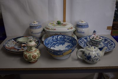 Lot 141 - A large Copeland Spode platter and tureen in...