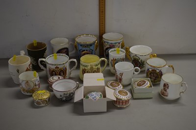 Lot 191 - Quantity of ceramic wares including some bone...