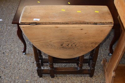 Lot 288 - A small folding occasional table