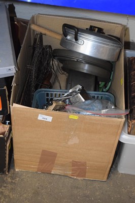 Lot 555 - Box of assorted kitchen items