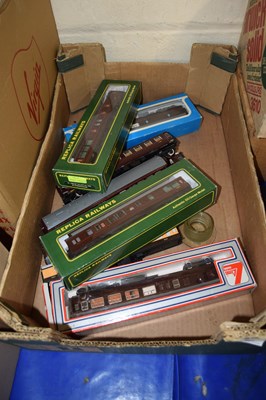 Lot 651 - Boxed 00 gauge train sets and carriages etc