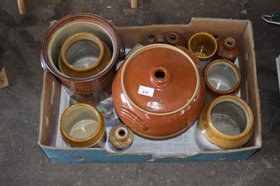 Lot 818 - A boxed quantity of urban ware ceramics, jars,...