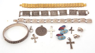 Lot 185 - A mixed lot of jewellery, to include two...