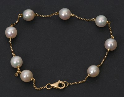 Lot 87 - An 18ct cultured pearl bracelet, the cultured...