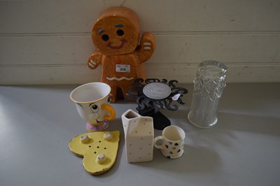 Lot 519 - MIXED LOT WARES TO INCLUDE A GINGERBREAD MAN...