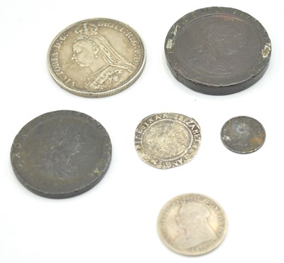 Lot 70 - Small assortment of coins to include very worn...