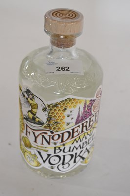 Lot 262 - Manx Bumbee Honey Vodka, Isle of Man - 40%, 1...