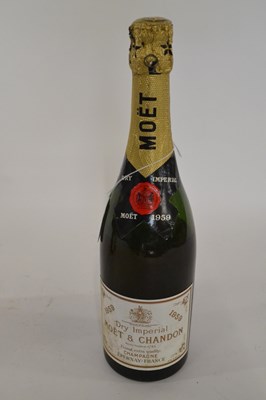 Lot 156 - 1959 Moet & Chandon Champagne, 1 bottle